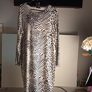 Plus Size Stylish Black and White Animal Print Dress With Long Sleeves, Size 2X